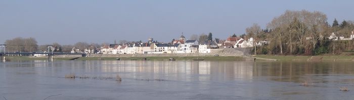 Le port de Châteauneuf et la Loire