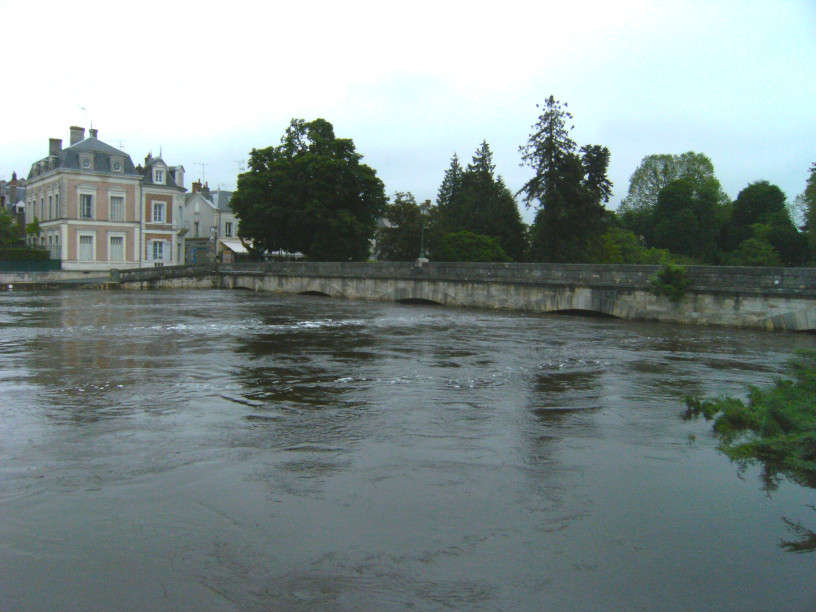 Grand Pont de Romorantin en charge, le 3 juin 2016